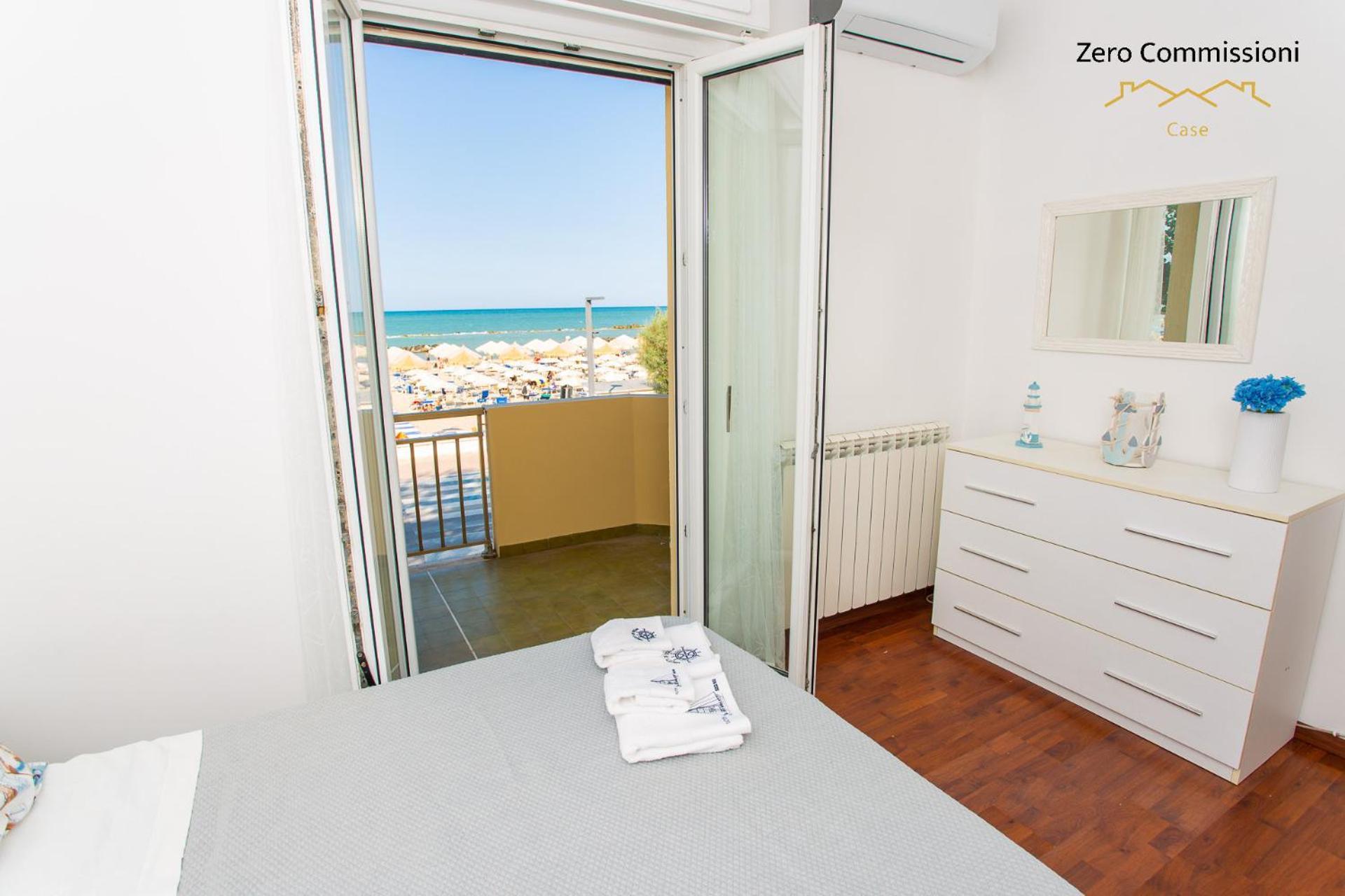 Palm Beach House - Vista Mare Montesilvano Marina Exteriör bild